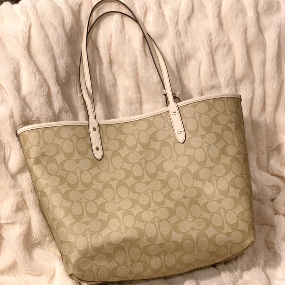 🔥NWT🔥COACH SIGNATURE REVERSIBLE TOTE - Picture 3 of 5
